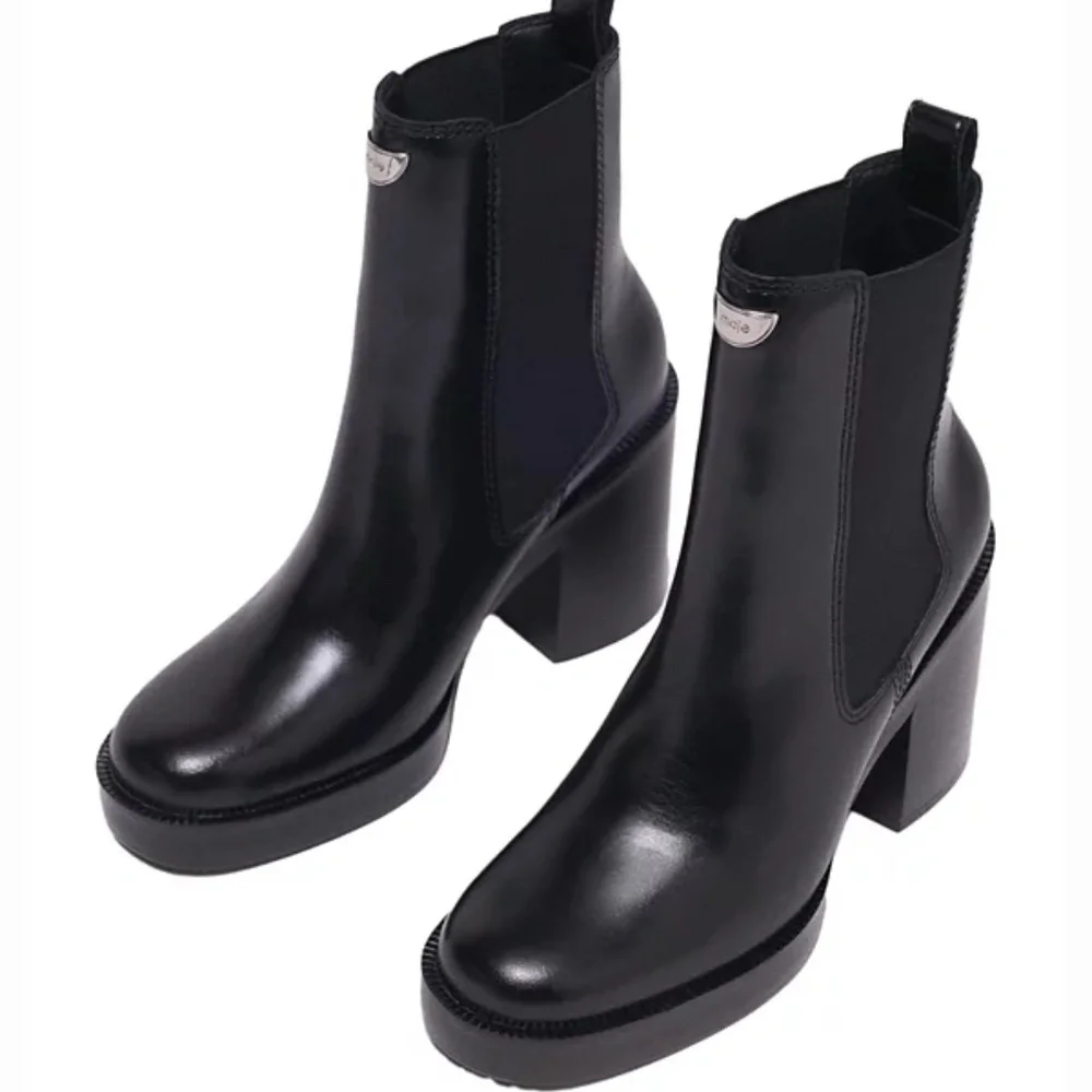 Faula Leather Chelsea Boots